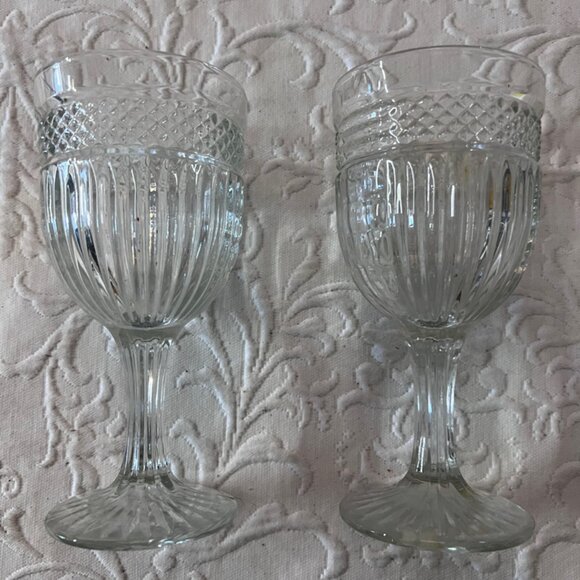 Pair of Vtg Libbey Radiant Water Goblets Clear Footed Diamond Vertical Cut - Picture 1 of 5